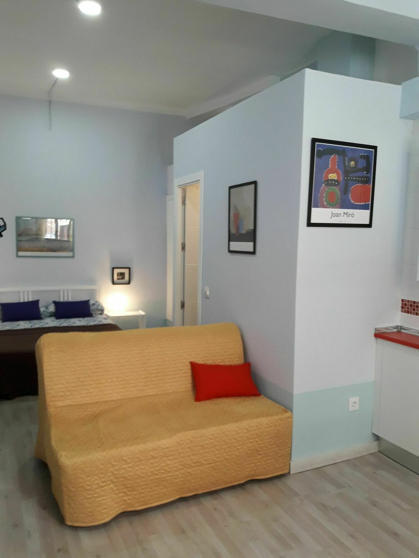 Apartment White Goose In Madrid